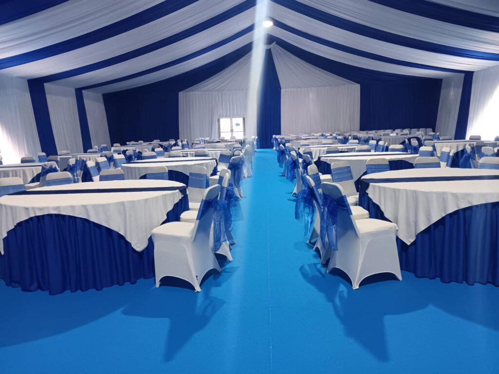Interior tenda hangar luas tanpa tiang tengah